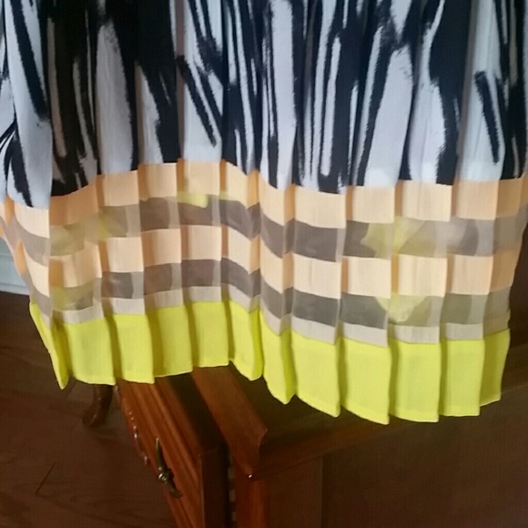 Blouse - Picture 2 of 2